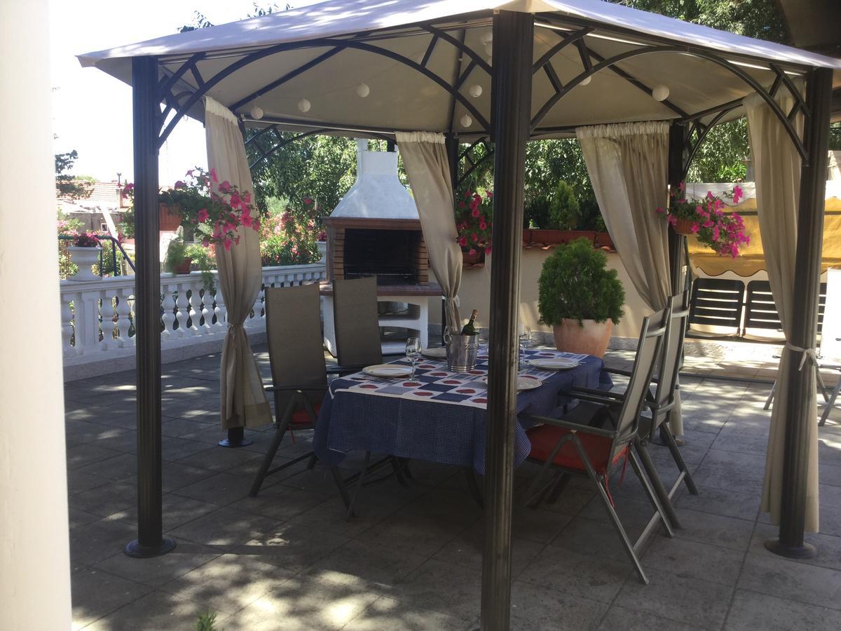 Holiday Home Villa Romantica Sveti Filip i Jakov Extérieur photo
